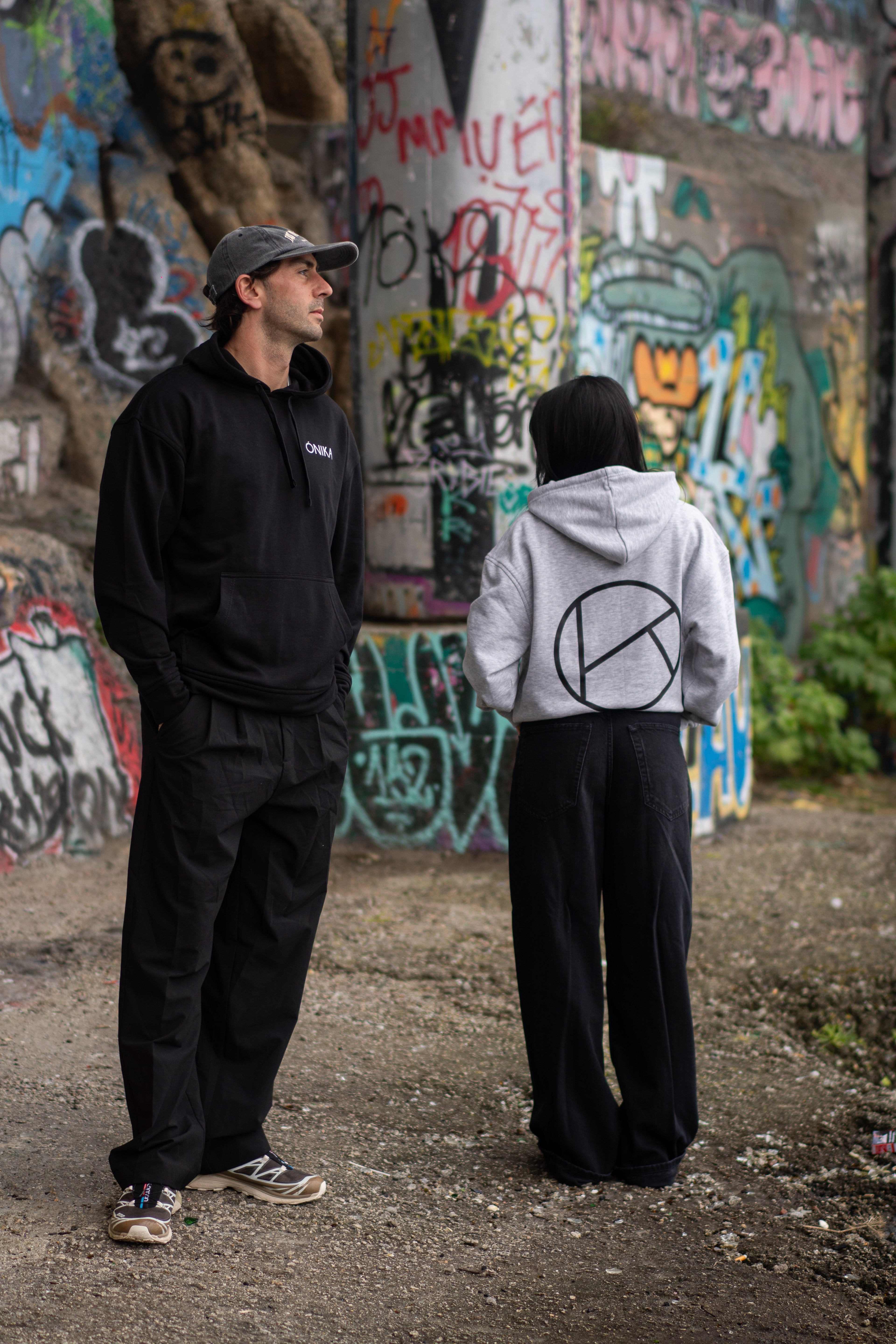 Sudadera ONIKA – Negro / Gris