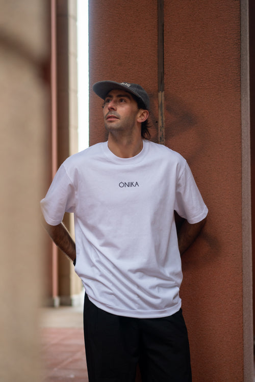 Camiseta Oversize ÓNIKA – Negro / Blanco