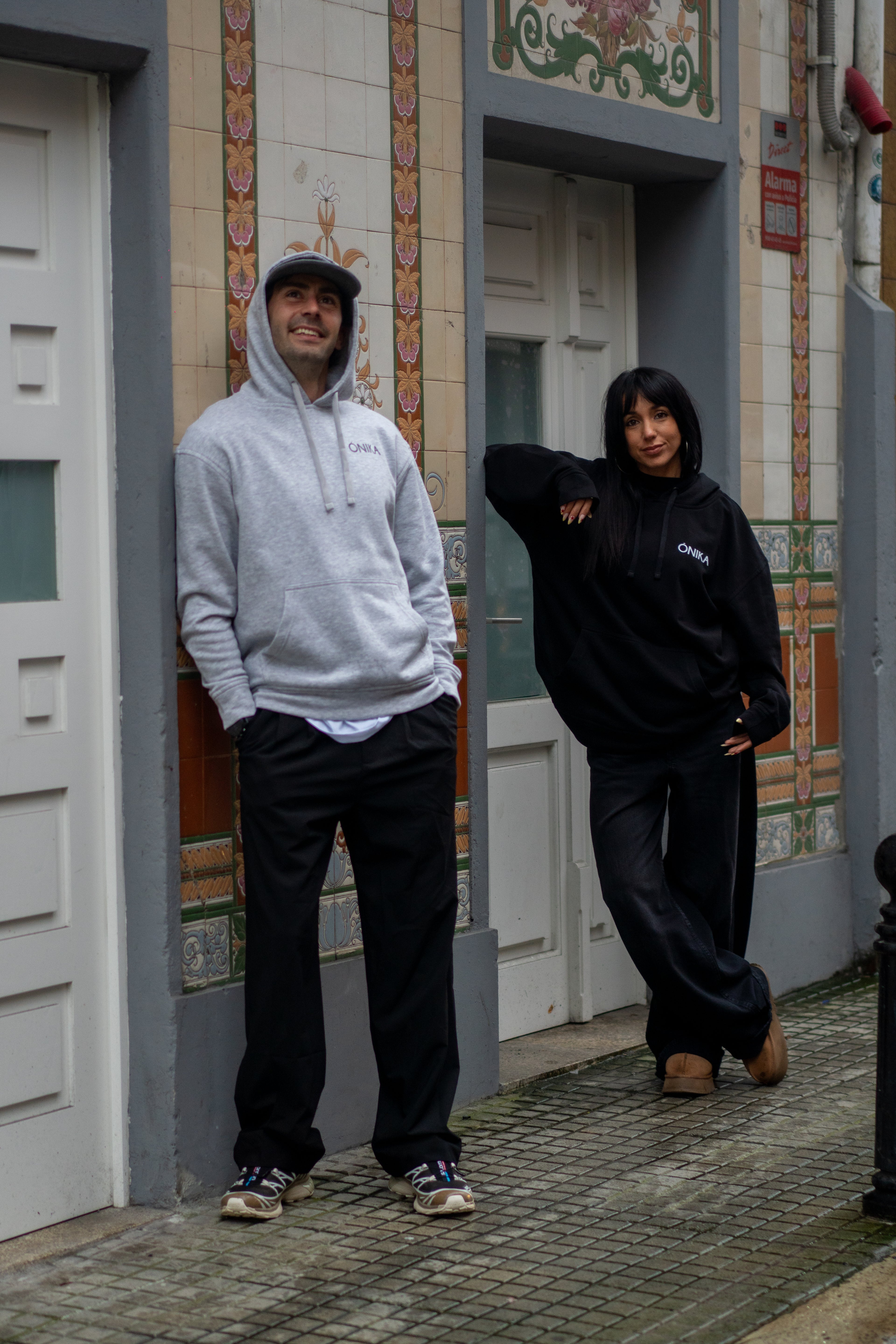 Sudadera ONIKA – Negro / Gris